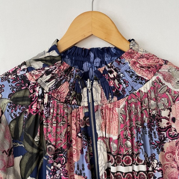 CHICO'S Size 3 XL Reversible Jacket Multi Color and Blue Floral Full Zip Pockets - Picture 3 of 10